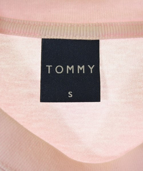 TOMMY เสื้อยืด/เสื้อท็อปส์