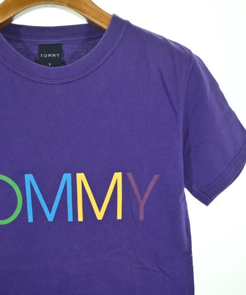 TOMMY เสื้อยืด/เสื้อท็อปส์