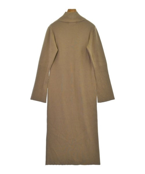 NOBLE ชุดเดรส