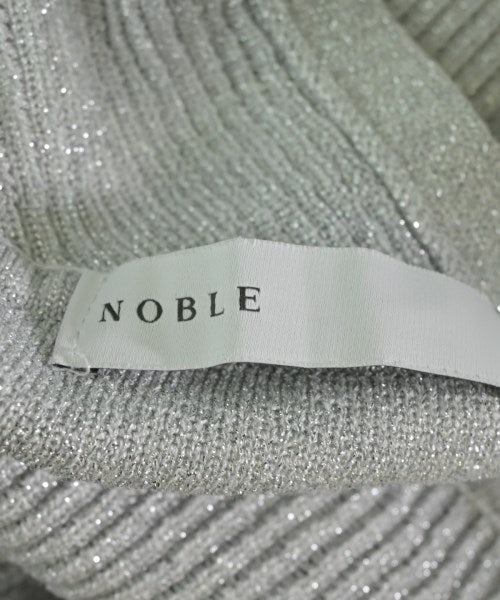 NOBLE เสื้อแขนกุด