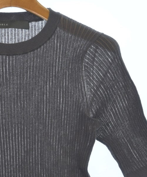 NOBLE เสื้อยืด/เสื้อท็อปส์