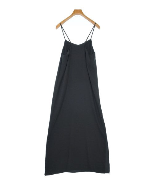 NOBLE ชุดเดรส