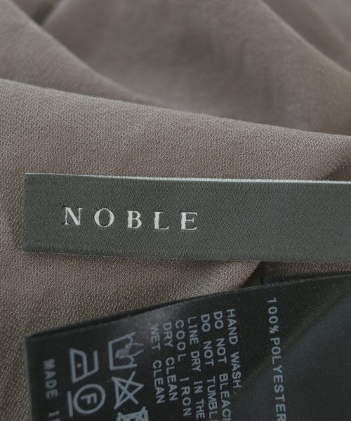 NOBLE เสื้อยืด/เสื้อท็อปส์