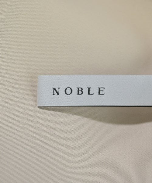 NOBLE กระโปรงยาวถึงเข่า