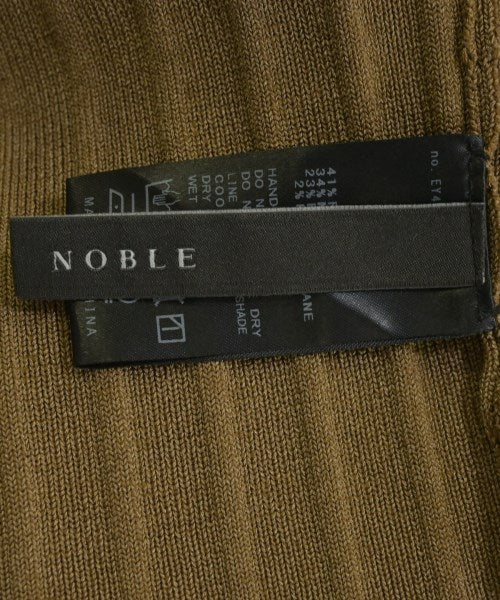 NOBLE เสื้อแขนกุด