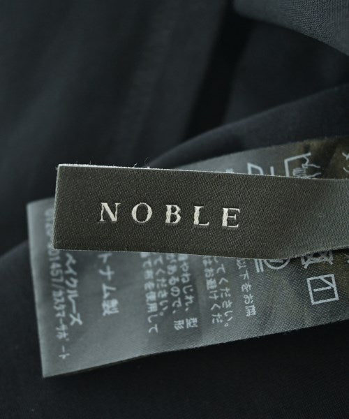 NOBLE เสื้อสายเดี่ยว