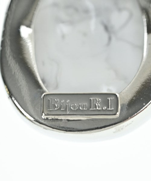 Bijou R.I เจาะ