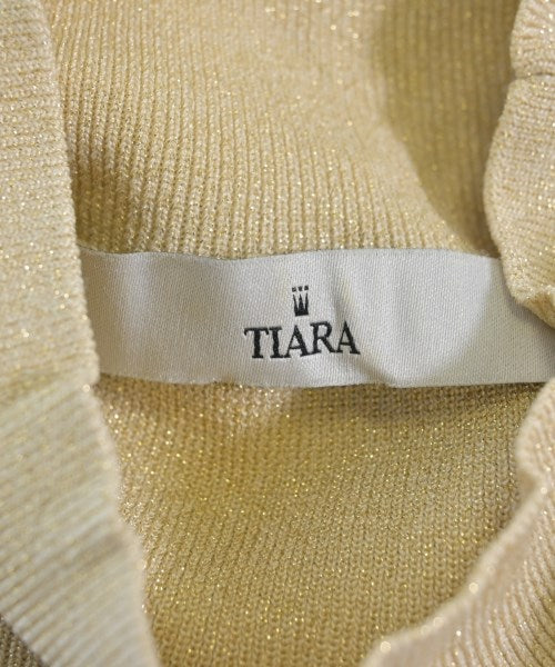 Tiara เสื้อกันหนาว