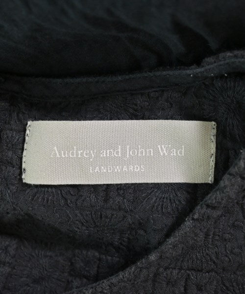 audrey and John Wad เสื้อสตรี
