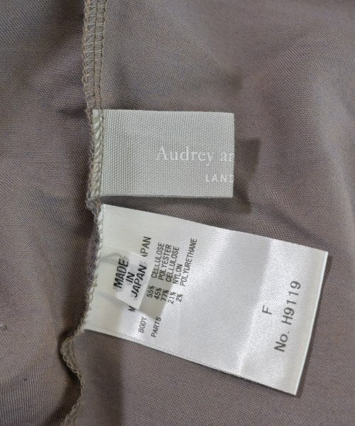 audrey and John Wad เสื้อสตรี