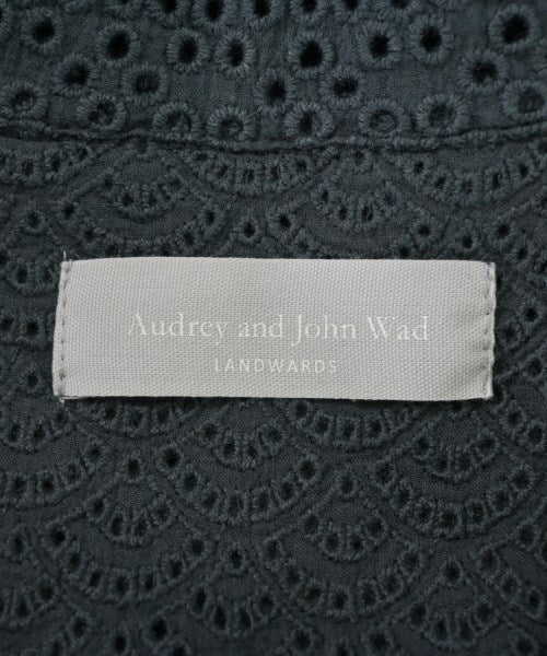 audrey and John Wad เสื้อลำลอง