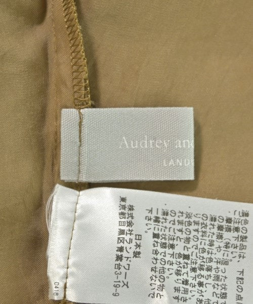 audrey and John Wad เสื้อลำลอง