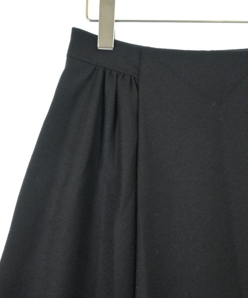 A.P.C. กระโปรงยาวถึงเข่า