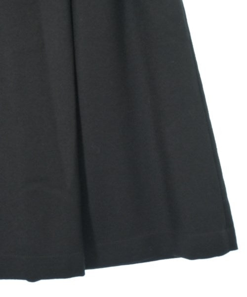 A.P.C. กระโปรงยาวถึงเข่า