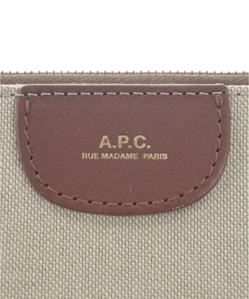 A.P.C. กระเป๋า