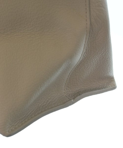 A.P.C. กระเป๋าถือขนาดใหญ่