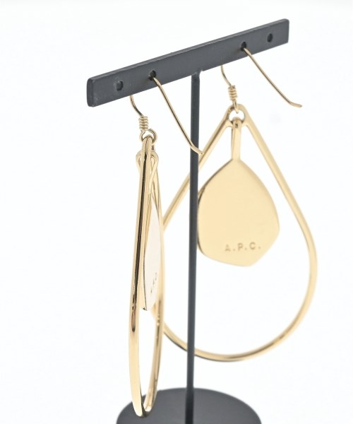 A.P.C. เจาะ