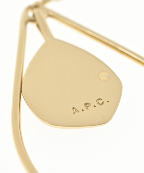 A.P.C. เจาะ
