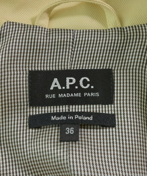A.P.C. เสื้อกันฝน