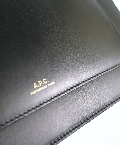 A.P.C. กระเป๋าสะพาย