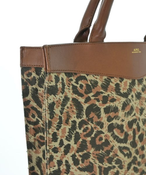 A.P.C. กระเป๋าถือขนาดใหญ่