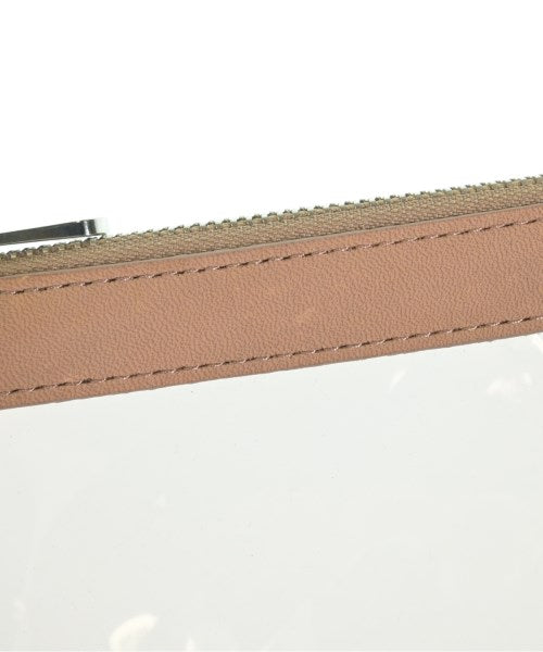 A.P.C. คลัตช์