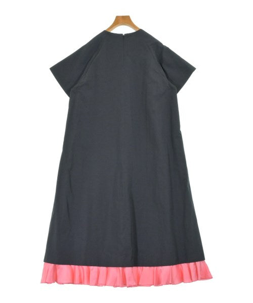 petite robe noire ชุดเดรส