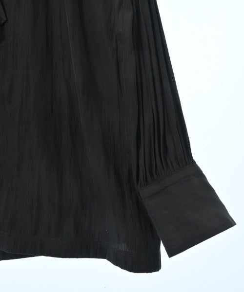 petite robe noire เสื้อลำลอง