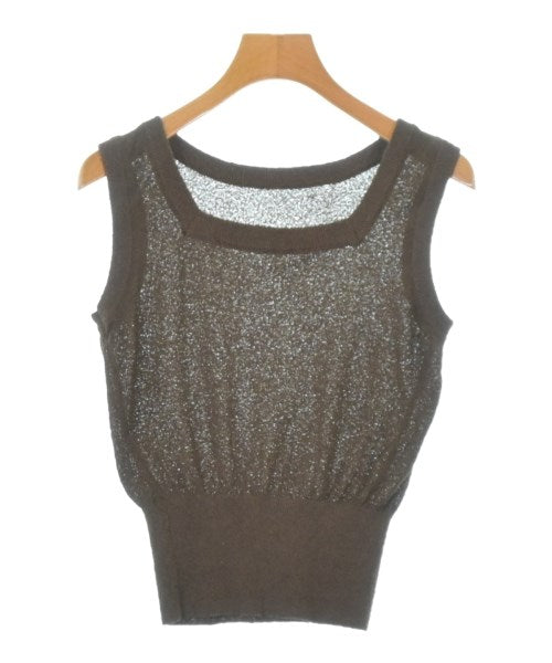 Kastane เสื้อแขนกุด