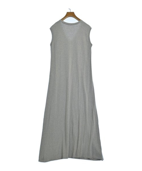 takes. ชุดเดรส