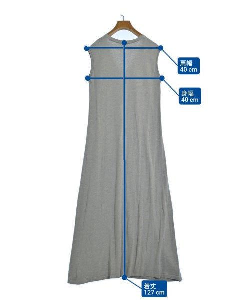 takes. ชุดเดรส