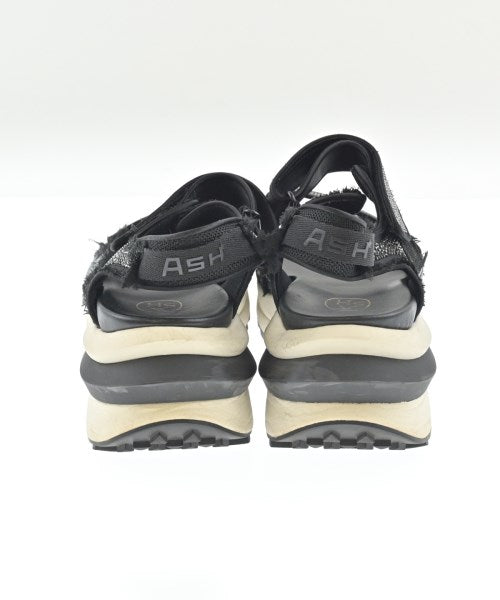 Ash รองเท้าแตะ