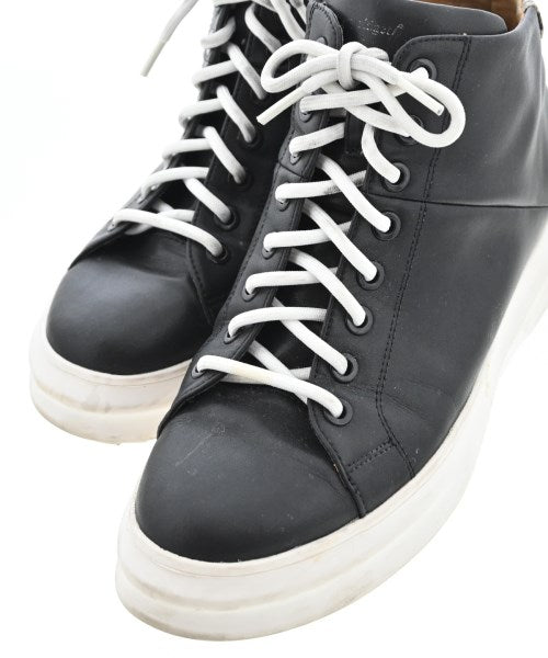 Bridget Birkin รองเท้าผ้าใบ