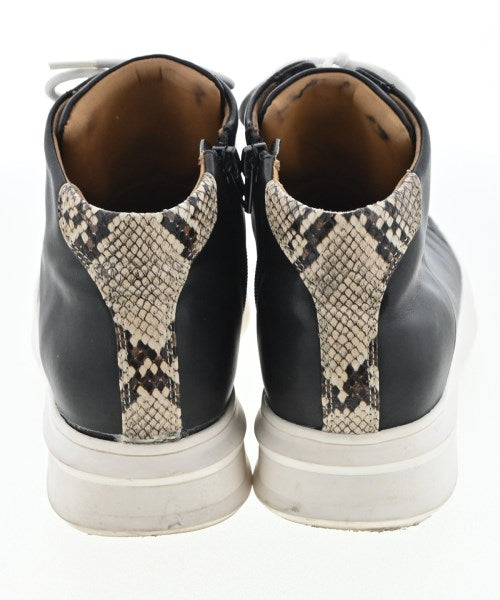 Bridget Birkin รองเท้าผ้าใบ