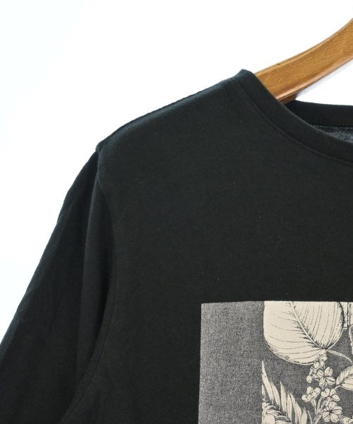 ZUCCa เสื้อยืด/เสื้อท็อปส์