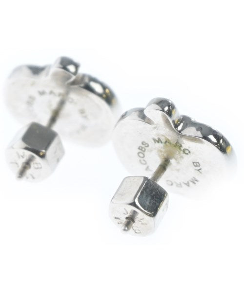 MARC BY MARC JACOBS เจาะ