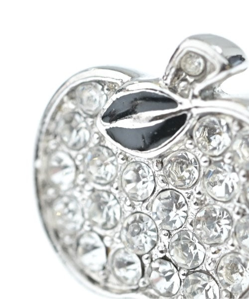 MARC BY MARC JACOBS เจาะ