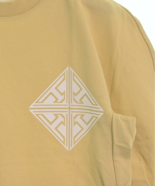 TOGA เสื้อยืด/เสื้อท็อปส์