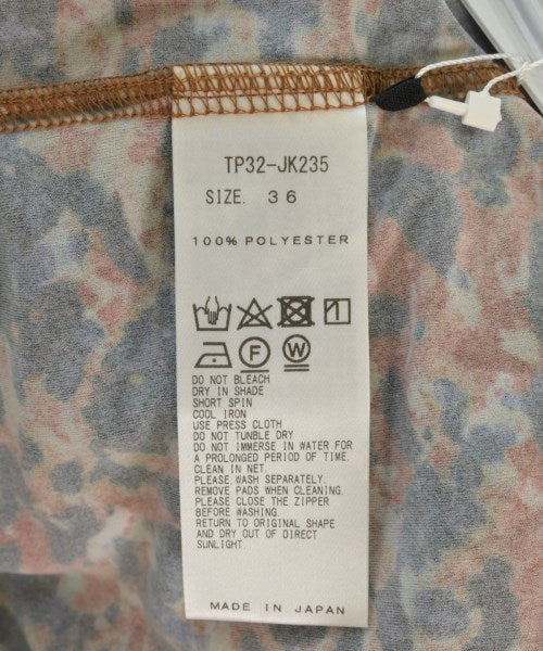 TOGA เสื้อยืด/เสื้อท็อปส์