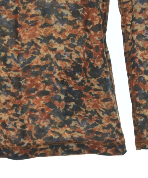 TOGA เสื้อยืด/เสื้อท็อปส์