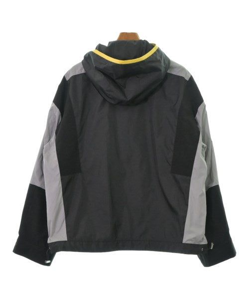 sacai เสื้อพาร์กาภูเขา