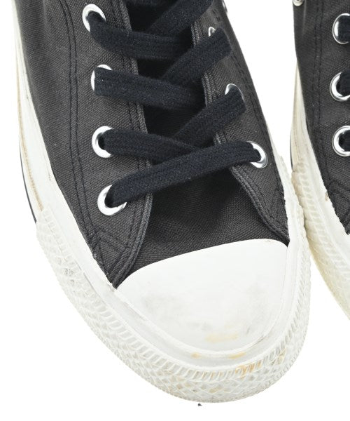 MHL. รองเท้าผ้าใบ