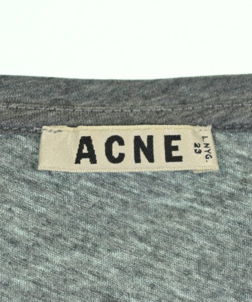 Acne เสื้อยืด/เสื้อท็อปส์