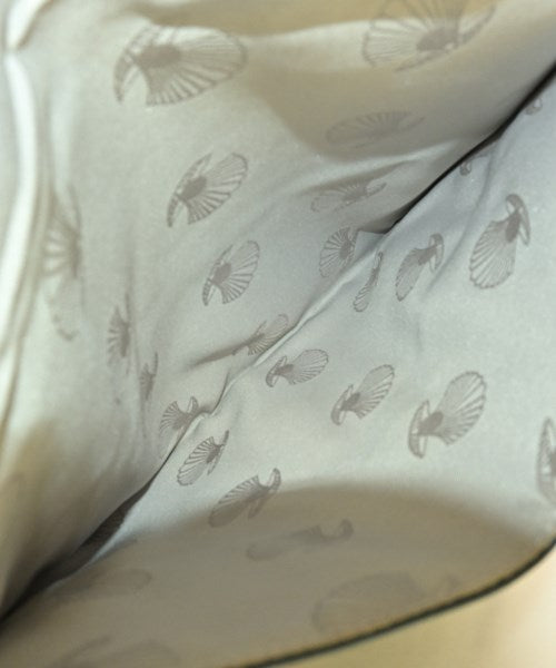 Modalu คลัตช์