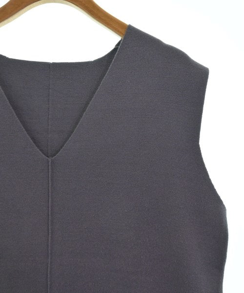 N. Natural Beauty Basic เสื้อแขนกุด
