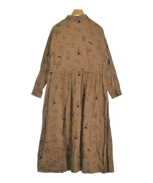 To b. by agnes b เดรสที่เป็นเสื้อเชิ้ตตัวยาว