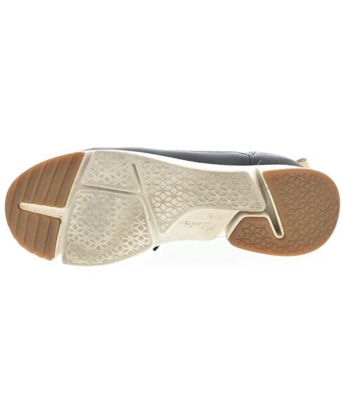 clarks รองเท้าผ้าใบ