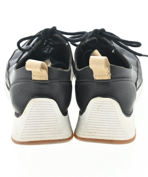clarks รองเท้าผ้าใบ