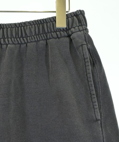 REMI RELIEF กางเกงขาสั้น