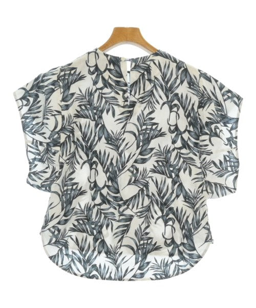 SACRA เสื้อสตรี
